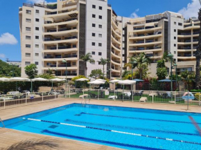 Amazing Apartment in Raanana & Swimming pool and Jacuzzi
